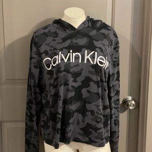 Calvin Klein Pull over long sleeve shirt